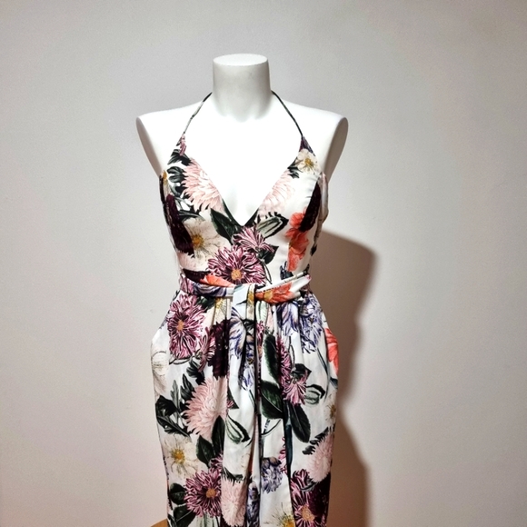 Sheike Dresses & Skirts - Sheike Size 6 White Floral Cocktail Party Dress